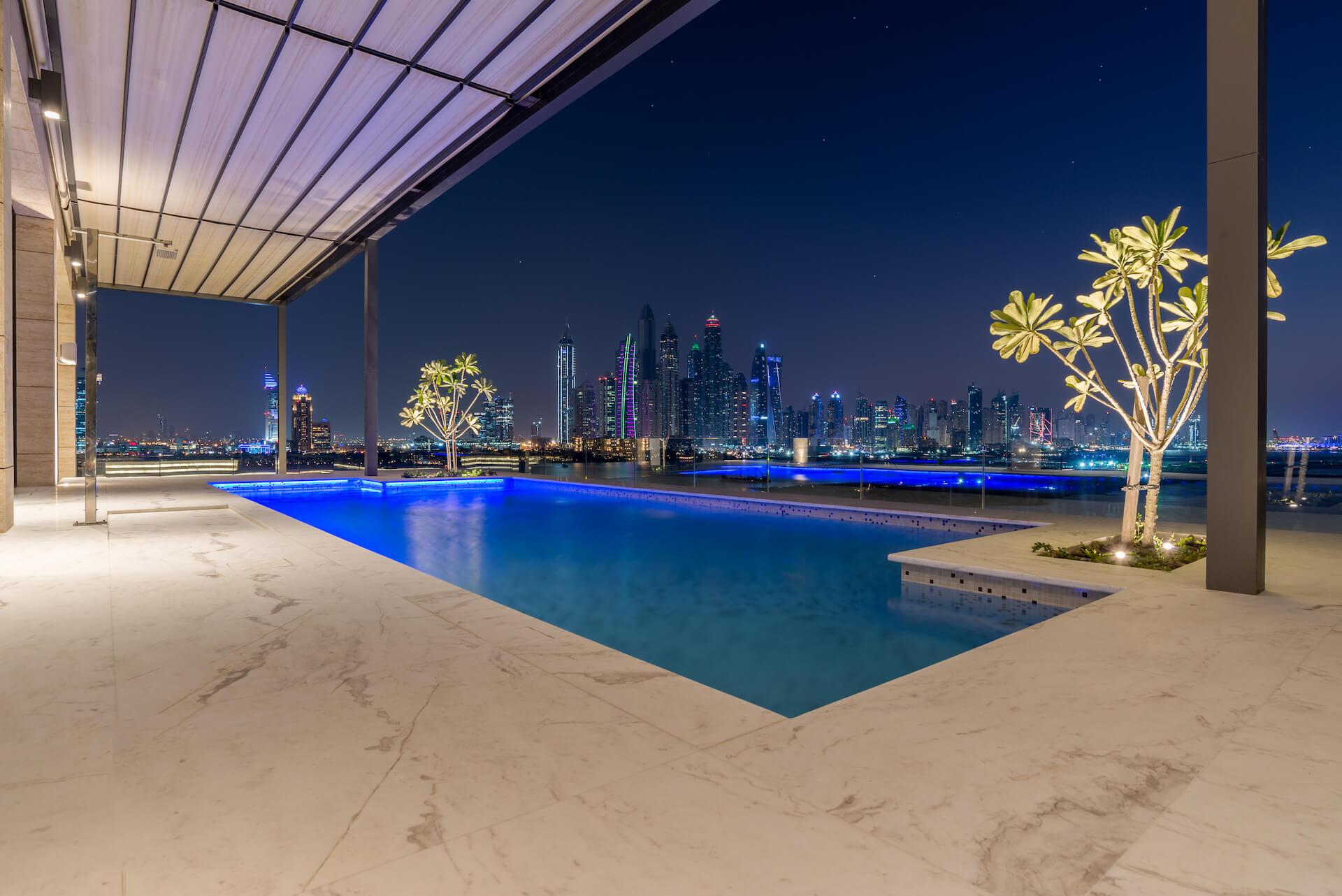 Selling a luxury residential unit in The Palm worth 95 million dirhams in Dubai
